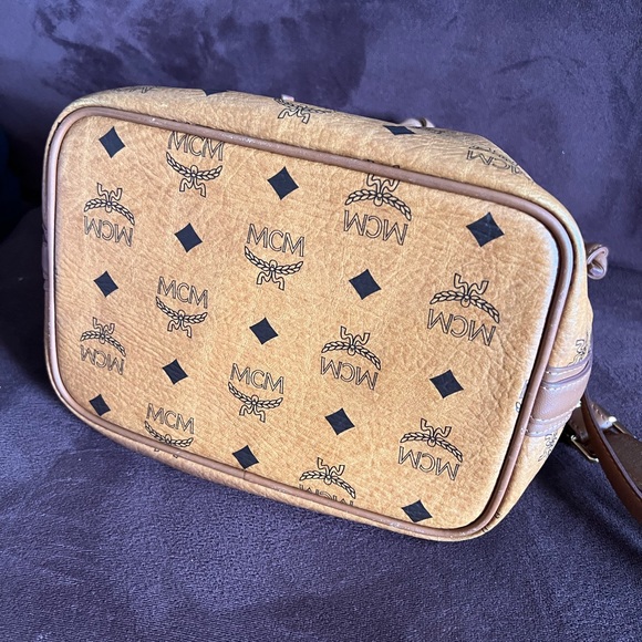 MCM MADE IN GERMANY BUCKET BAG - Picture 9 of 13